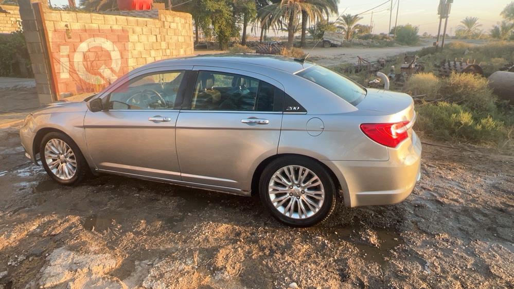 Chrysler 200